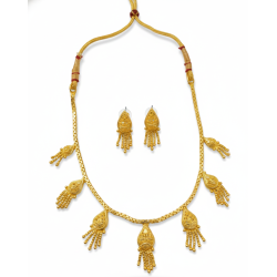 Innovate AI Indian Antique Golden Colour Bridal Necklace Set for Women - Traditional Temple Jewellery with Drop Earrings - Ethnic Wedding Party Jwellery for Saree, Lehenga & Girls Dresses