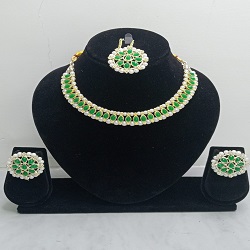 Elegant Green Pearl Choker Necklace with Matching Earrings