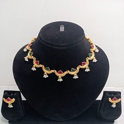 Traditional Gold Necklace with Pearl Drops & Matching Earrings